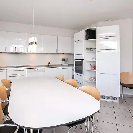 Apartment Xvi